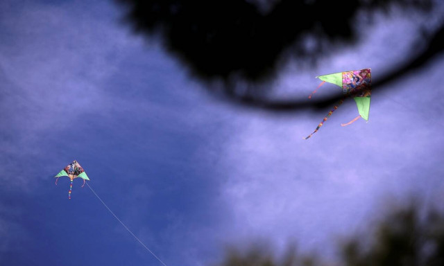 Καιρός – Καθαρά Δευτέρα: Δύσκολο το πέταγμα του χαρταετού – Έρχονται καταιγίδες (videos)