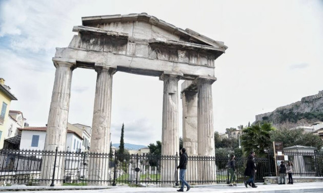 Lockdown: Αγωνία σε κυβέρνηση και ειδικούς - «Βόμβα» από μεταλλάξεις και συγκεντρώσεις