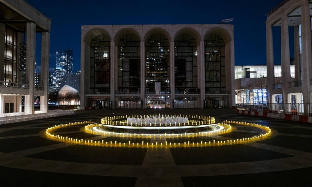 Κορονοϊός στις ΗΠΑ: Η πόλη της Νέας Υόρκης τίμησε τους 30.000 νεκρούς της από την πανδημία