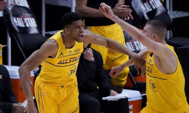 Γιάννης Αντετοκούνμπο: Απολαυστικός «Greek Freak»! Το χάρηκε σαν μικρό παιδί (video)