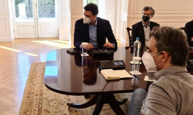 Σύσκεψη στο Μαξίμου για τον κορονοϊό: Επεκτείνεται η συνεργασία με τα ιδιωτικά νοσοκομεία