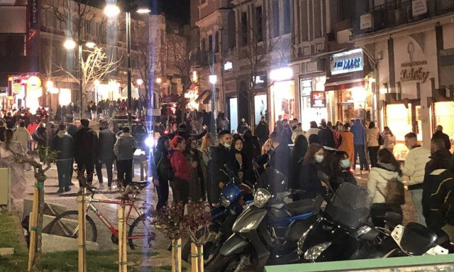 Ξάνθη: Στους δρόμους καρναβαλιστές και την Κυριακή παρά τον κίνδυνο υγειονομικής «βόμβας»