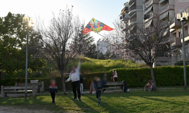 Καθαρά Δευτέρα - Μετακίνηση: Τι κωδικό στέλνουμε στο 13033 για το πέταγμα χαρταετού