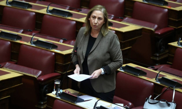 Εκκρεμείς συντάξεις - ΣΥΡΙΖΑ: Απαξιώνουν τους υπαλλήλους του ΕΦΚΑ για να δικαιολογήσουν τον ιδιώτη