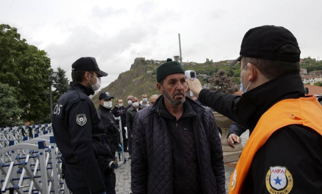 Κορονοϊός στην Τουρκία: 15.503 κρούσματα και 63 θάνατοι σε 24 ώρες