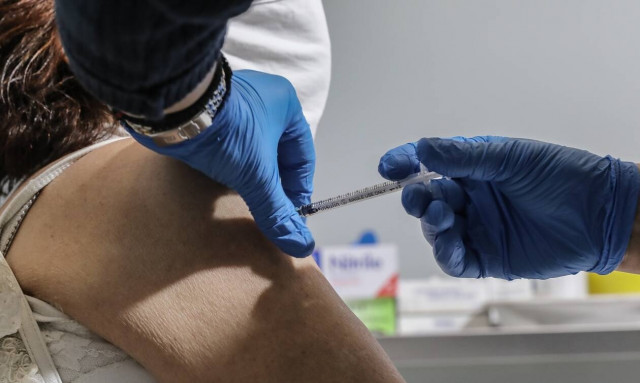 Δερμιτζάκης για AstraZeneca: «Πολιτικής φύσεως η φασαρία», δεν έχει  να κάνει με το ίδιο το εμβόλιο