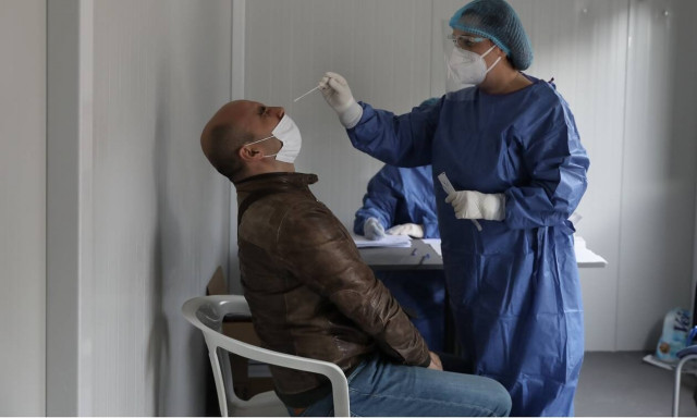 Κορονοϊός – Λινού στο Newsbomb.gr: Μεγάλος ο κίνδυνος μόλυνσης – Στο 9% - 10% ο δείκτης θετικότητας 