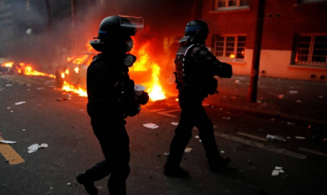 Γαλλία: Φλέγεται το Μπλουά – Έπεσαν οβίδες σε παιδικό σταθμό - Εκτός ελέγχου η κατάσταση