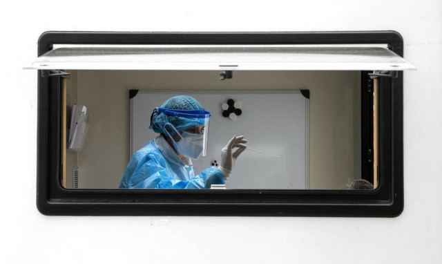 Κρούσματα σήμερα: 3.465 νέα ανακοίνωσε ο ΕΟΔΥ - 56 θάνατοι σε 24 ώρες, 630 οι διασωληνωμένοι