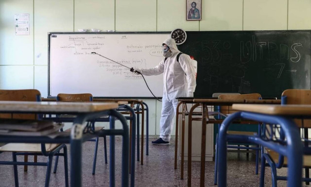 Σχολεία: Πότε ανοίγουν τα λύκεια -  Τι λένε οι ειδικοί για άρση των μέτρων στην αγορά