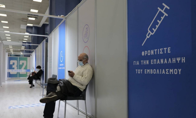 Εμβολιασμοί: Πότε ανοίγουν οι πλατφόρμες για τους 70-74 και τους 65-69 – Δείτε τις ημερομηνίες
