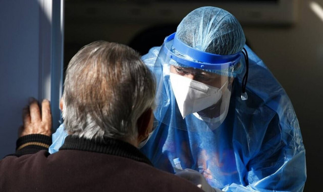 Κρούσματα σήμερα: 3.073 νέα ανακοίνωσε ο ΕΟΔΥ - 45 θάνατοι σε 24 ώρες, 645 οι διασωληνωμένοι