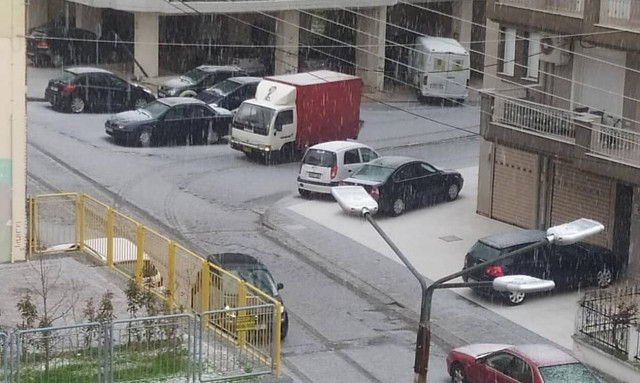 Ξάνθη: Η πόλη «ντύθηκε» στα λευκά από το χαλάζι - Εντυπωσιακές εικόνες