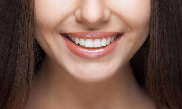 Έτσι θα αποκτήσεις λευκά δόντια με φυσικό τρόπο!