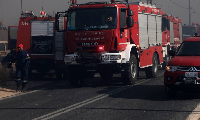 Συναγερμός στο Πέραμα: Φωτιά σε θαλαμηγό