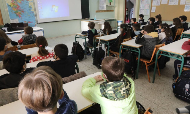 Μανώλης Δερμιτζάκης: Να πάρουμε αντίστροφα μέτρα με άνοιγμα σχολείων, λιανεμπορίου και εστίασης