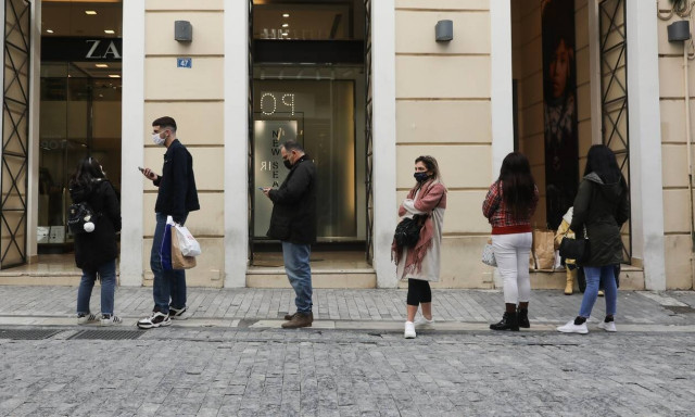 SMS 13032: Έτσι θα λειτουργεί για τις αγορές από το λιανεμπόριο – Διευκρινίσεις από Πιερρακάκη