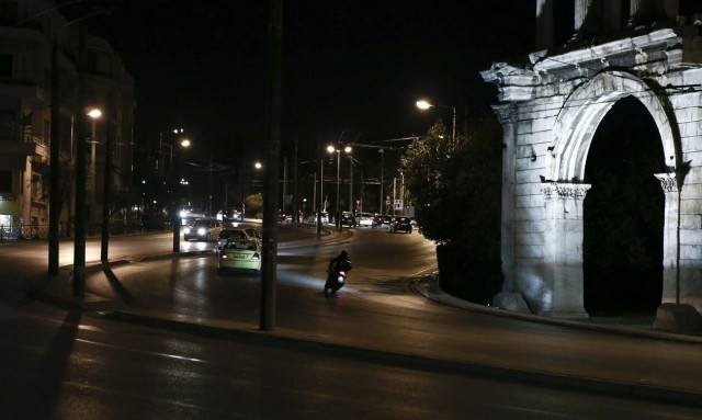 Lockdown: Χαλάρωση... με το σταγονόμετρο - Τα νέα μέτρα για μετακίνηση, SMS 6 και κομμωτήρια