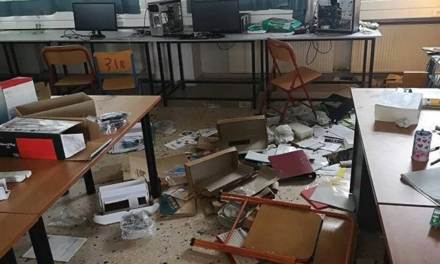 Αγρίνιο: Βανδάλισαν δημοτικό σχολείο – Έσκισαν και την ελληνική σημαία