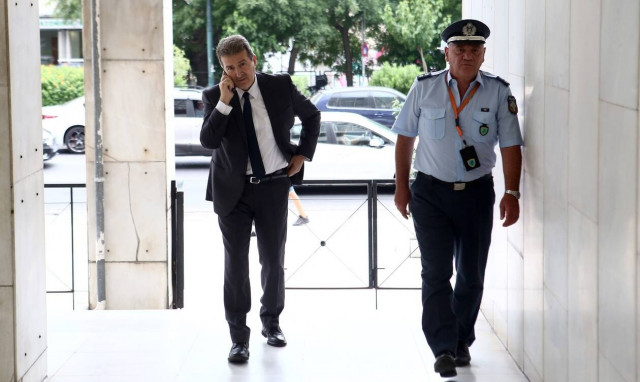 Στη ΓΑΔΑ ο Μιχάλης Χρυσοχοΐδης: «Έβαλε χέρι» στην ομάδα «Δράση» για τα επεισόδια στη Νέα Σμύρνη