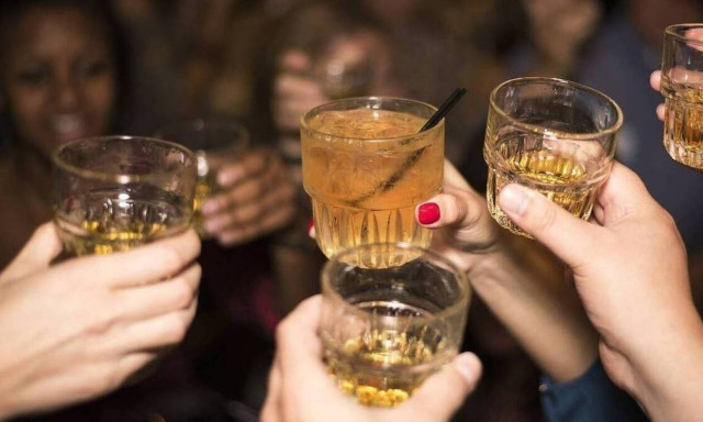 Κορονοϊός - Αττική: «Έφοδος» της αστυνομίας σε κορoνοπάρτι με δεκάδες άτομα