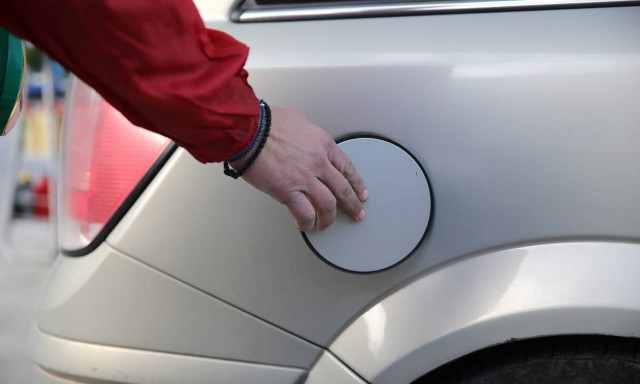 Το λαθρεμπόριο καυσίμων και το ξέπλυμα με τα σουβλάκια