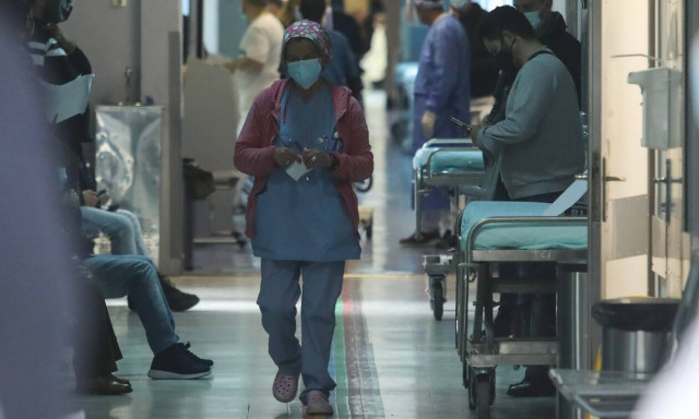 Κρούσματα σήμερα: 2.535 νέα ανακοίνωσε ο ΕΟΔΥ - 60 θάνατοι σε 24 ώρες, 672 οι διασωληνωμένοι