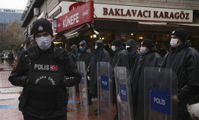 Τουρκία - Απίστευτες σκηνές στη Βουλή - Συνέλαβαν φιλοκούρδο βουλευτή του HDP