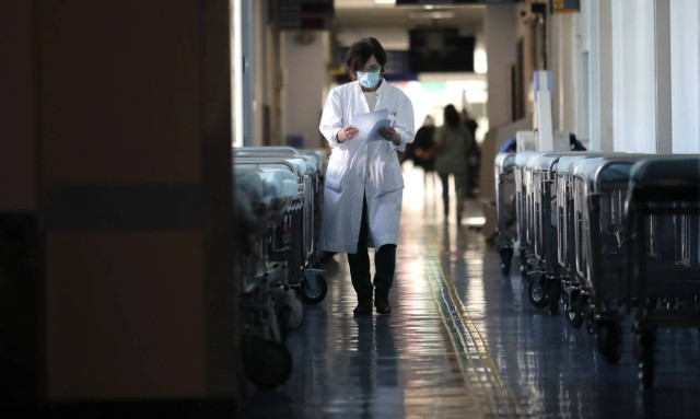 Greece to enlist private doctors to cope with the pandemic