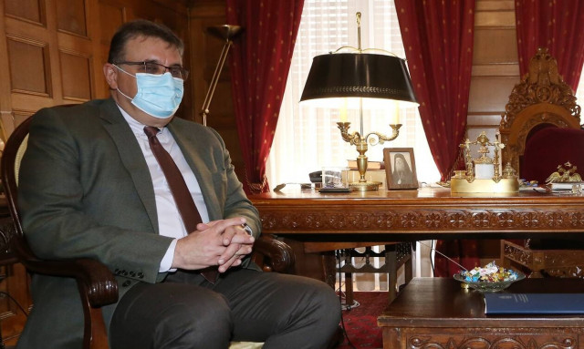 Επίταξη γιατρών – Εξαδάκτυλος στο Newsbomb.gr: Περιμένω οι συνάδελφοι να πάνε στα νοσοκομεία