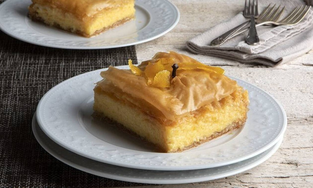 Συνταγή για λαχταριστό γαλακτομπούρεκο με πορτοκάλι από τον Άκη Πετρετζίκη