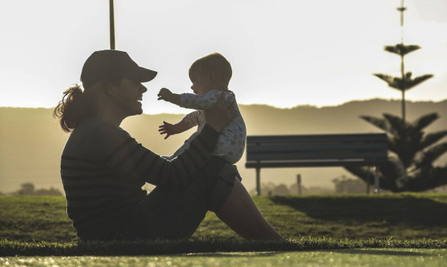 ΟΠΕΚΑ - Επίδομα παιδιού Α21: Πότε πληρώνεται η πρώτη δόση - Δικαιούχοι και ποσά  