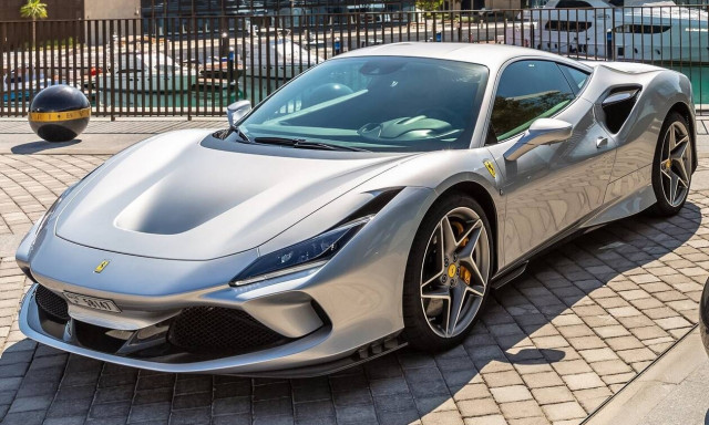 Για πόσο λέτε πως χάρηκε την ολοκαίνουργιά του Ferrari F8 Tributo;