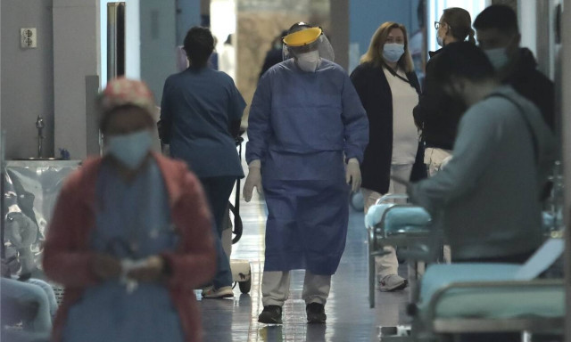 Δύσκολη νύχτα για τα νοσοκομεία της Αθήνας: Εφημερίες τρόμου με γεμάτες ΜΕΘ και προσωπικό στα όρια