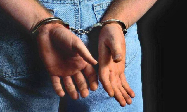 Κολωνός: Συνελήφθησαν 16χρονος και 18χρονος για απόπειρα εμπρησμού