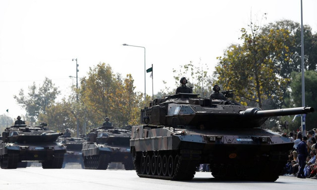 Εντυπωσιακά τεθωρακισμένα με ειδικό διάκοσμο στην παρέλαση της 25ης Μαρτίου