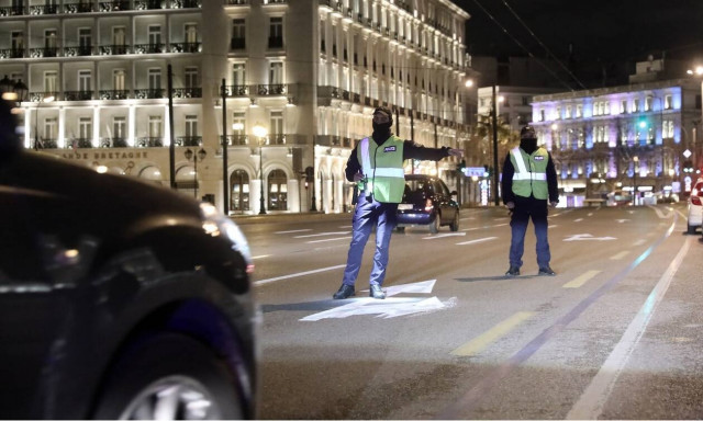 Lockdown: Κρίσιμα 24ωρα - Διαψεύδει η κυβέρνηση τα σενάρια για σκληρότερα μέτρα και νέα παράταση