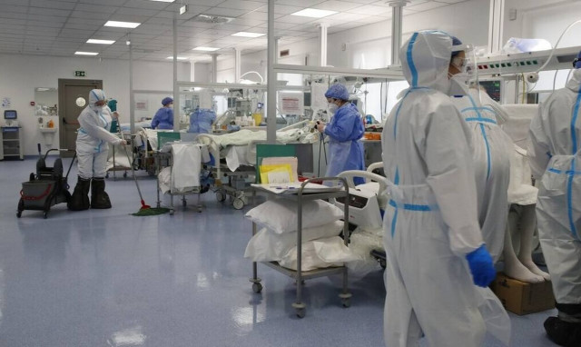 Κρούσματα σήμερα: «Καλπάζει» ο ιός στην Αττική με 1.422 νέα κρούσματα - Η διασπορά στην επικράτεια