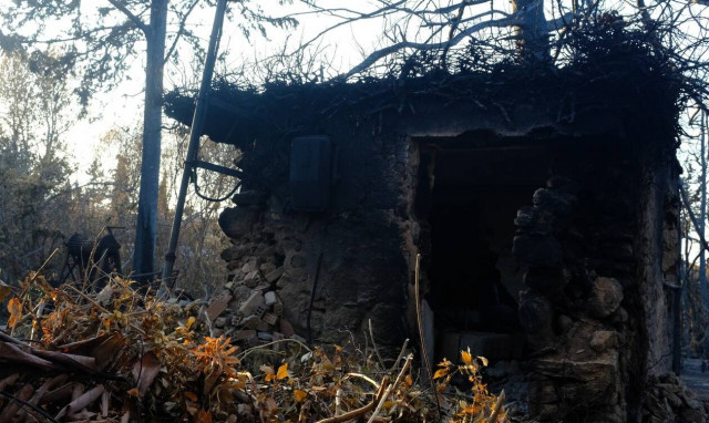 Φωτιά Μάτι: Απολογείται ο πρώην αρχηγός της Πυροσβεστικής - Τον αποδοκίμασαν συγγενείς των θυμάτων