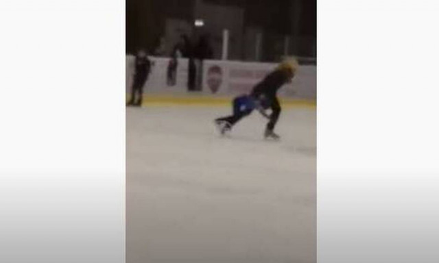 Βίντεο-σοκ: Προπονήτρια πατινάζ κακοποιεί μικρούς αθλητές (video)