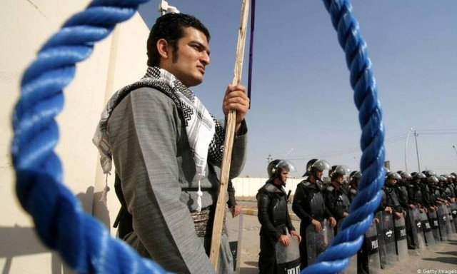 Σοκ: Κόρη εκτέλεσε την μητέρα της - Είχε δολοφονήσει τον πατέρα της