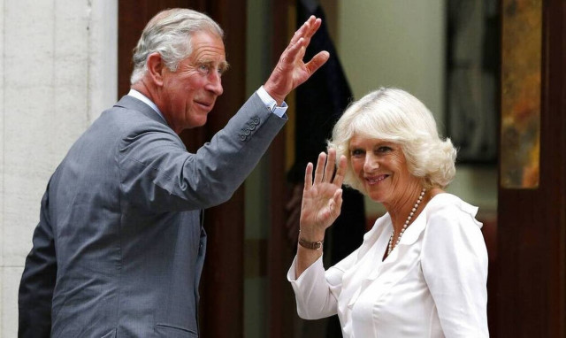 LIVE: Η άφιξη του πρίγκιπα Καρόλου στην Αθήνα για τα 200 χρόνια από την Επανάσταση