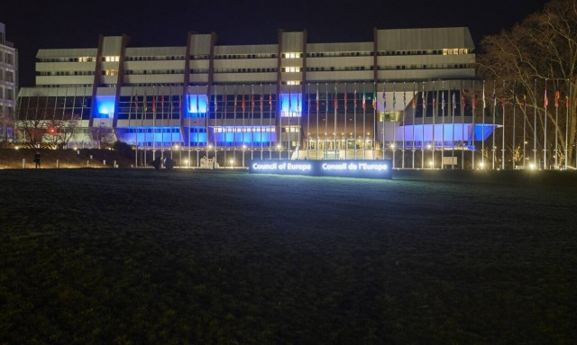 Φωταγωγήθηκε το Συμβούλιο της Ευρώπης για τα 200 χρόνια από την έναρξη της Ελληνικής Επανάστασης