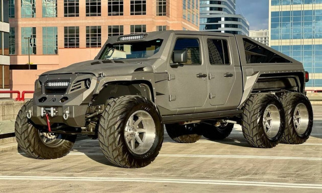 Ακόμα και ένα Jeep αξίζει να έχει έξι τροχούς!