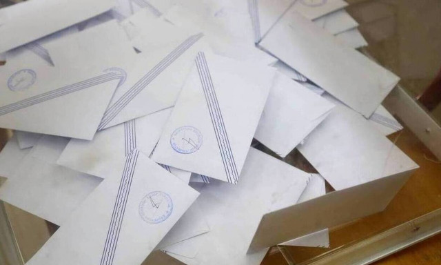 Δημοσκόπηση: Σταθερά δημοφιλέστεροι υπουργοί της κυβέρνησης Νίκος Δένδιας και Βασίλης Κικίλιας