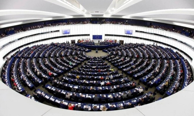 Η Ευρωβουλή ενέκρινε την σύνδεση εκταμίευσης πόρων με τον σεβασμό του κράτους δικαίου