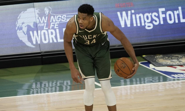 NBA: Νίκη-θρίλερ για τους Μιλγουόκι Μπακς επί των Σέλτικς-Σε «χαμηλή πτήση» ο Γιάννης Αντετοκούνμπο