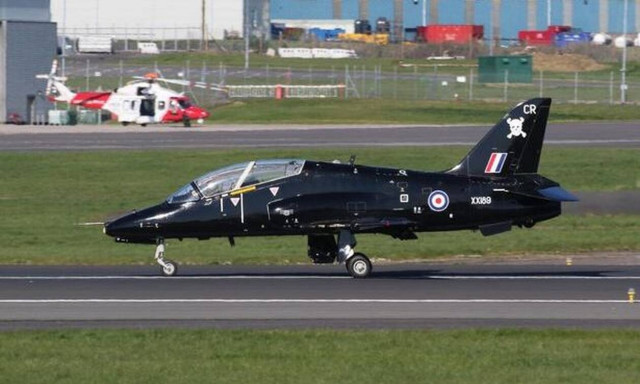 Βρετανία: Συνετρίβη μαχητικό - Πρόλαβαν και εκτινάχθηκαν τα μέλη του