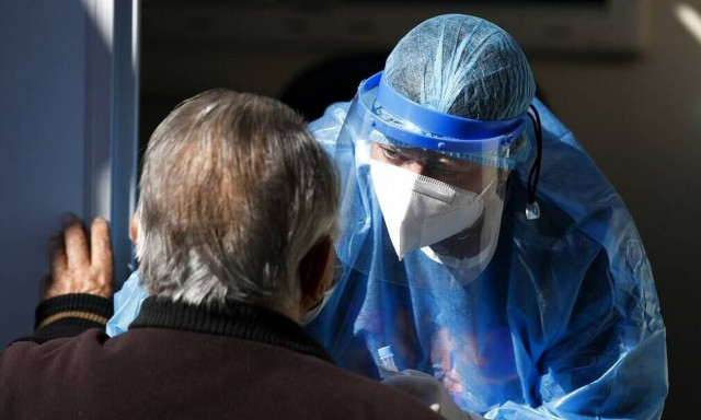 Κρούσματα σήμερα: Αγωνία για τις σημερινές ανακοινώσεις του ΕΟΔΥ - Με το βλέμμα στις ΜΕΘ