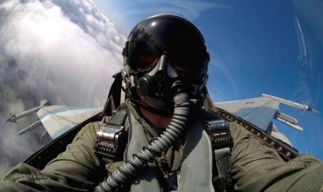 25η Μαρτίου - Ρίγη συγκίνησης: Το μήνυμα του πιλότου του «ΖΕΥΣ» -«Ψηλά τα βλέμματα και οι καρδιές»